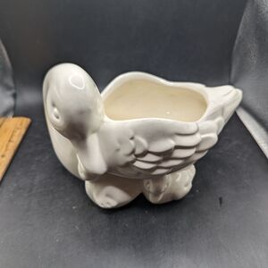 Vintage Weiss 1984 AVON Ceramic White Swan Goose Duck With Babies Planter Retro.